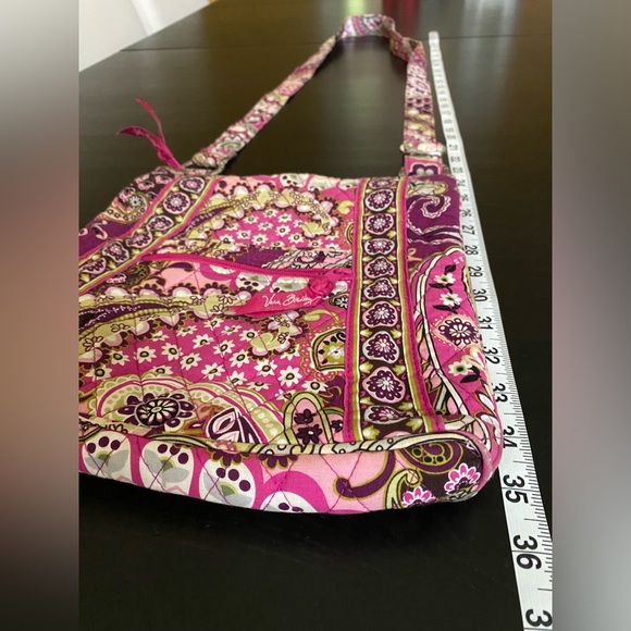 Vera Bradley hipster crossbody in very berry paisley. Adjustable strap - Picture 6 of 13